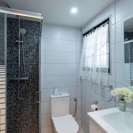 Castle Harbour 36 - Two Bed Apartment *